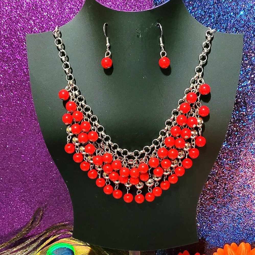 Fabulous Red Beaded Necklace Set!